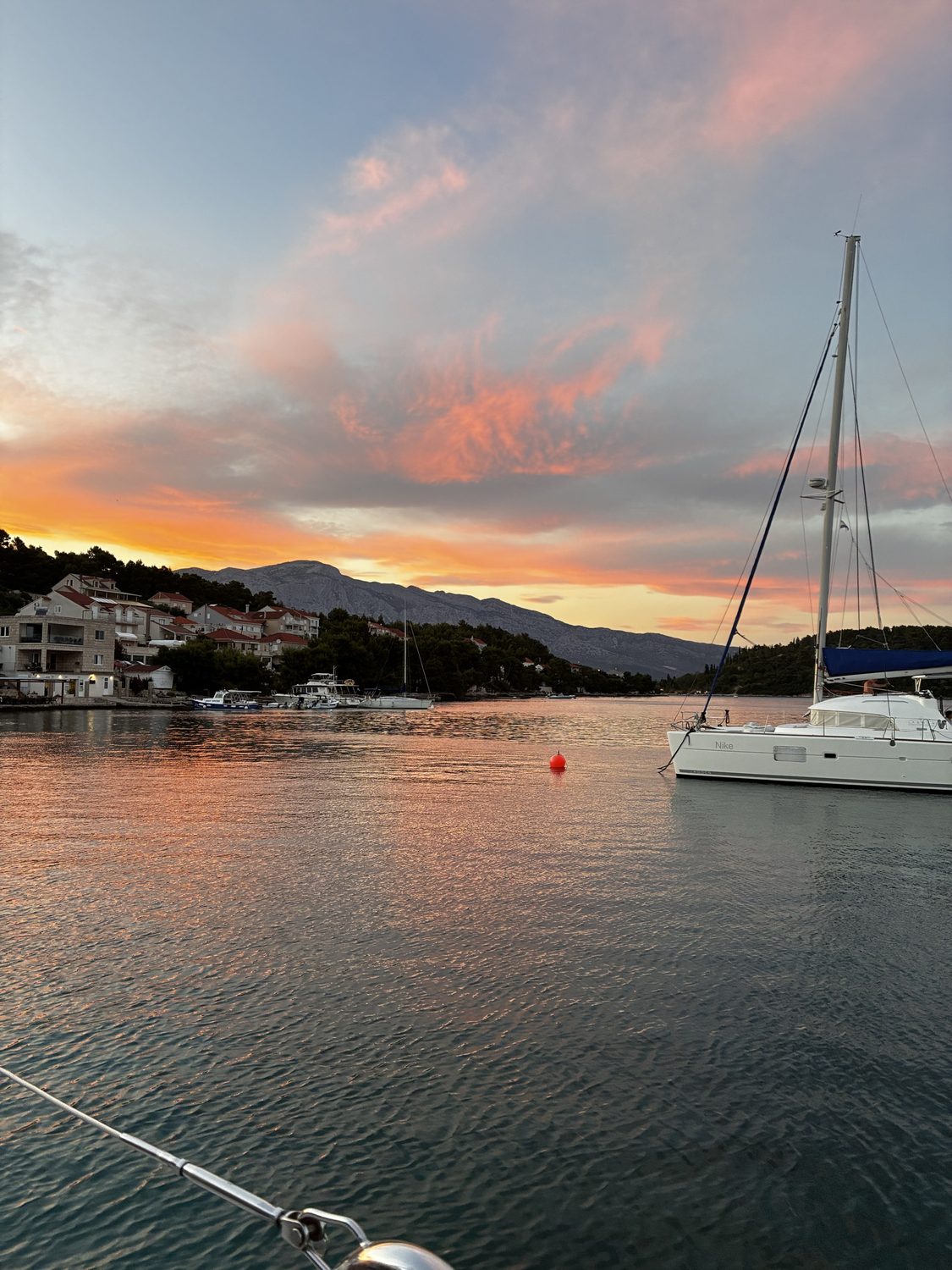 Sonnenuntergang vor der Inselstadt Korčula